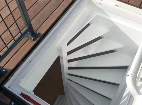 vaste trap naar dakterras