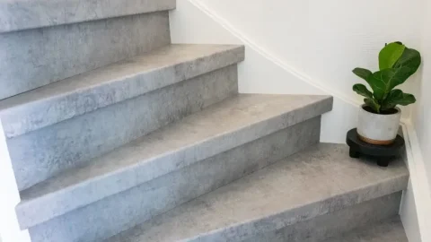 Traprenovatie met overzettreden betonlook