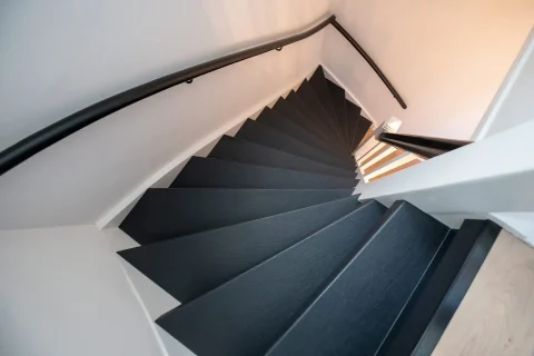 Z trap met overzettreden zwart